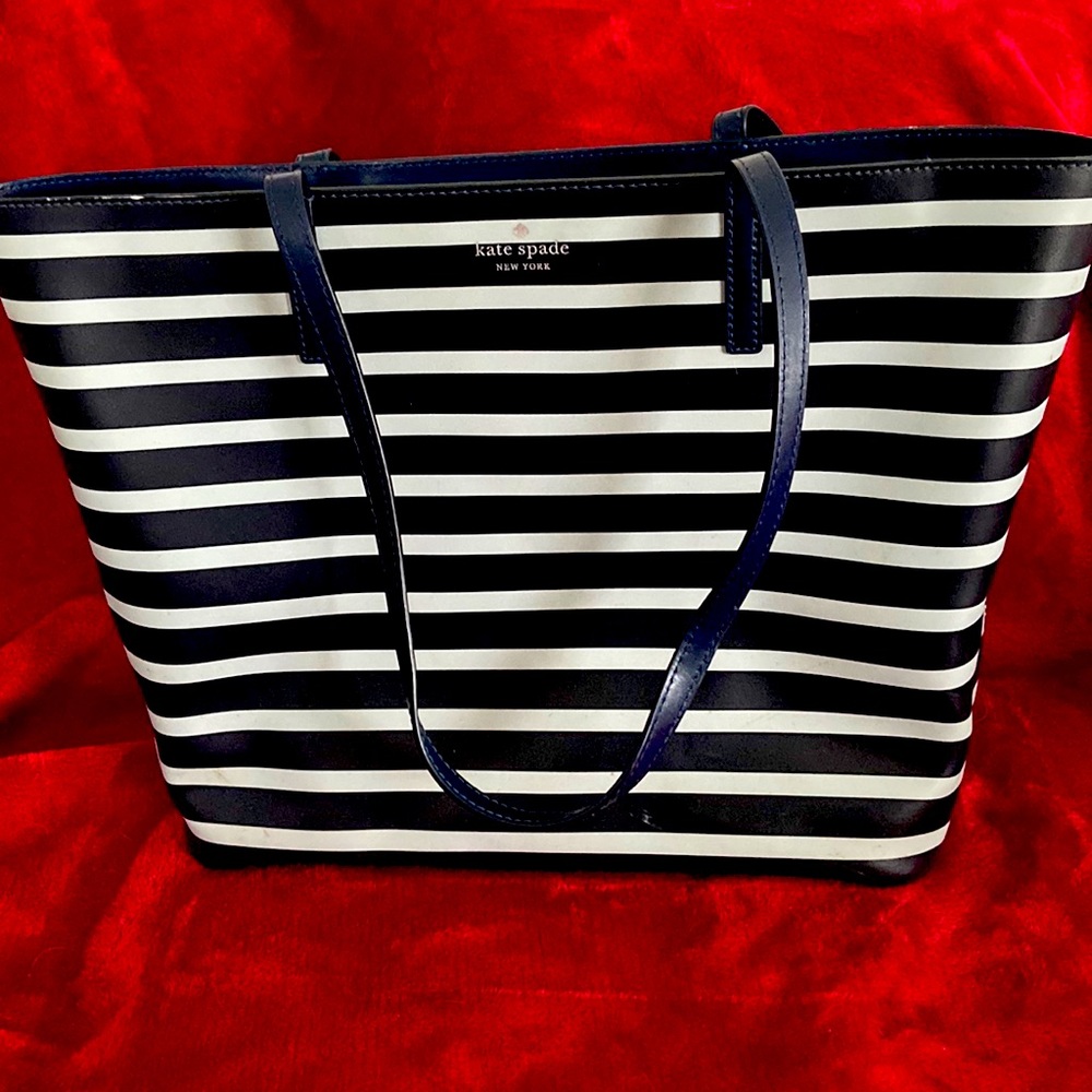 Great tote, used very little.